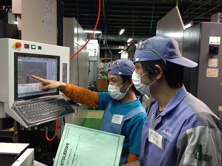 ワイヤー放電加工機